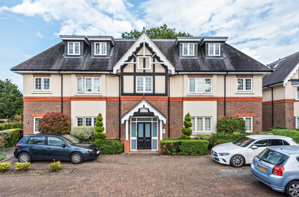 4 Douglas Court Image