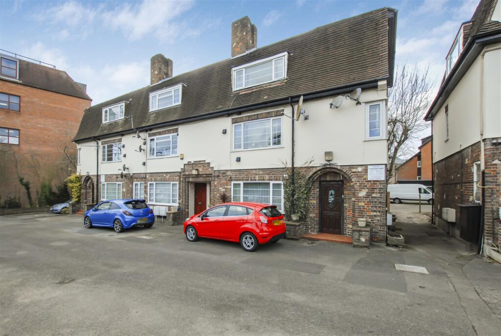 9 Park Court Image