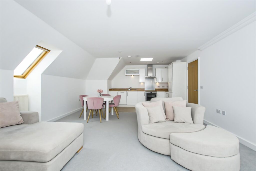 Flat 21 Chestlands Court Image