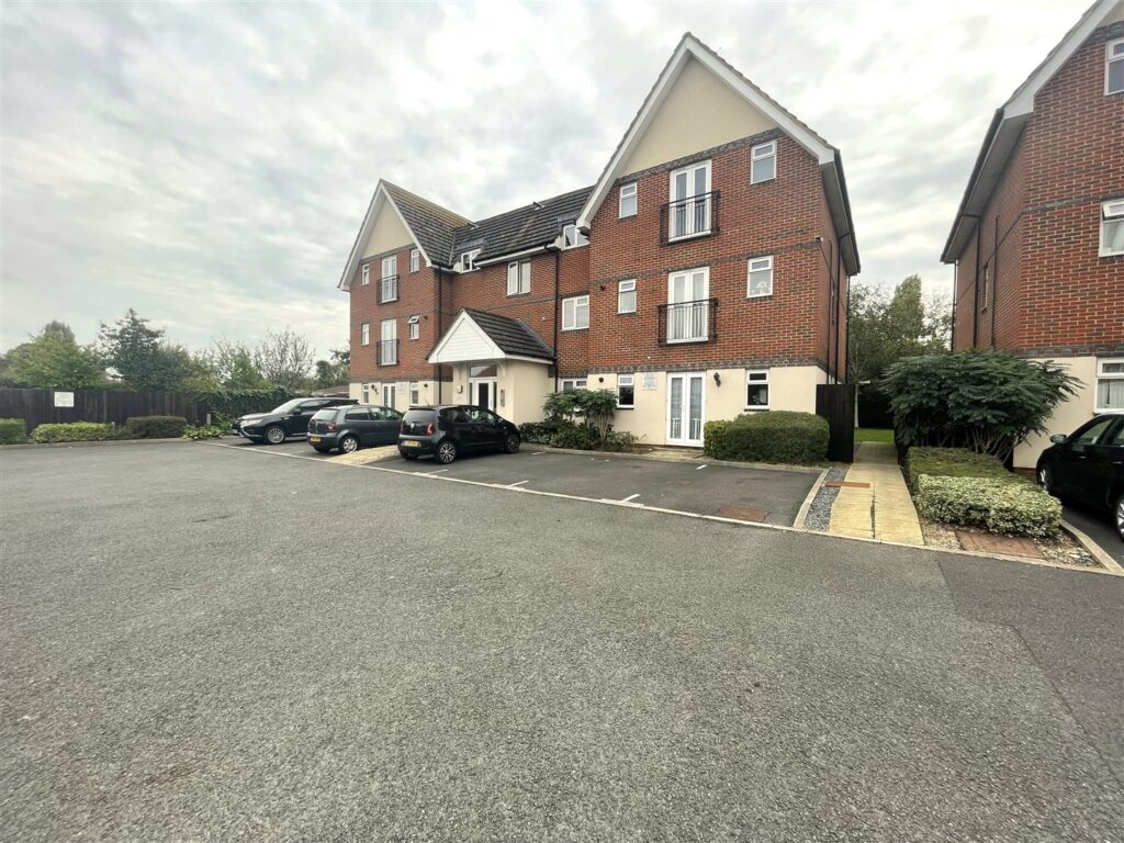 1 Neville Court Image