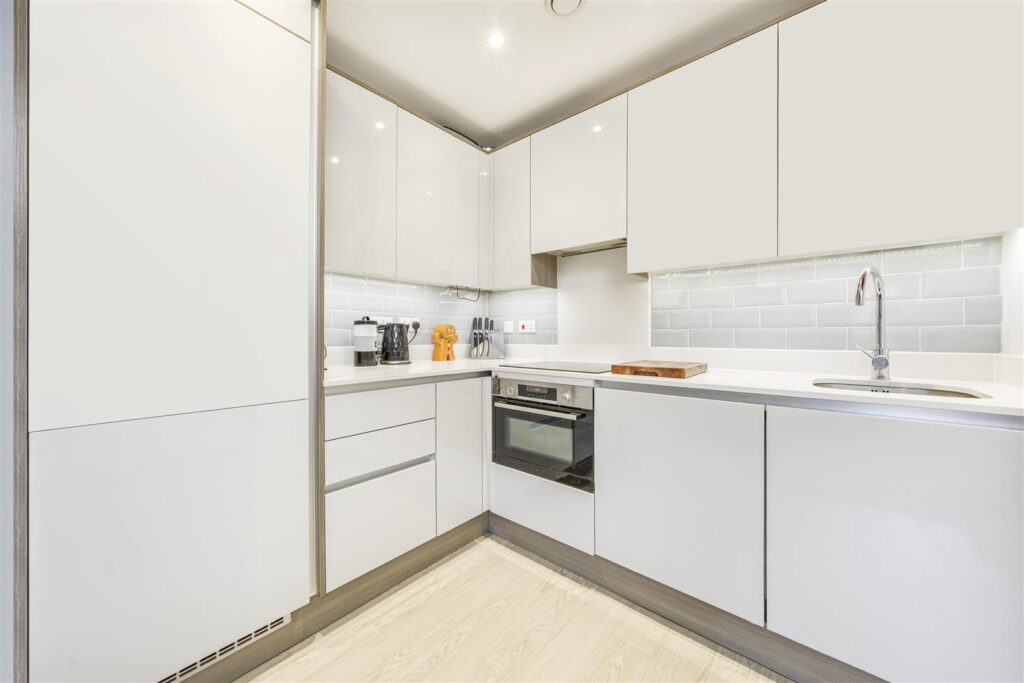 Flat 33 Westcombe House Image