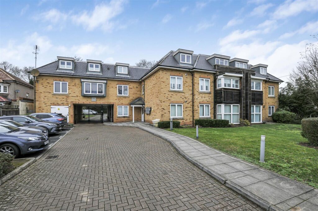 6 Chestlands Court Image