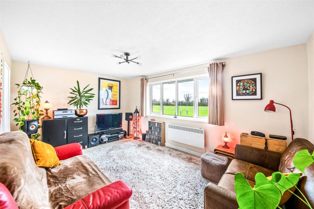 8 Sandringham Court Image