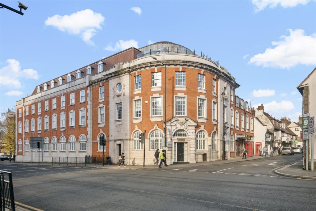 6 Westcombe House Image