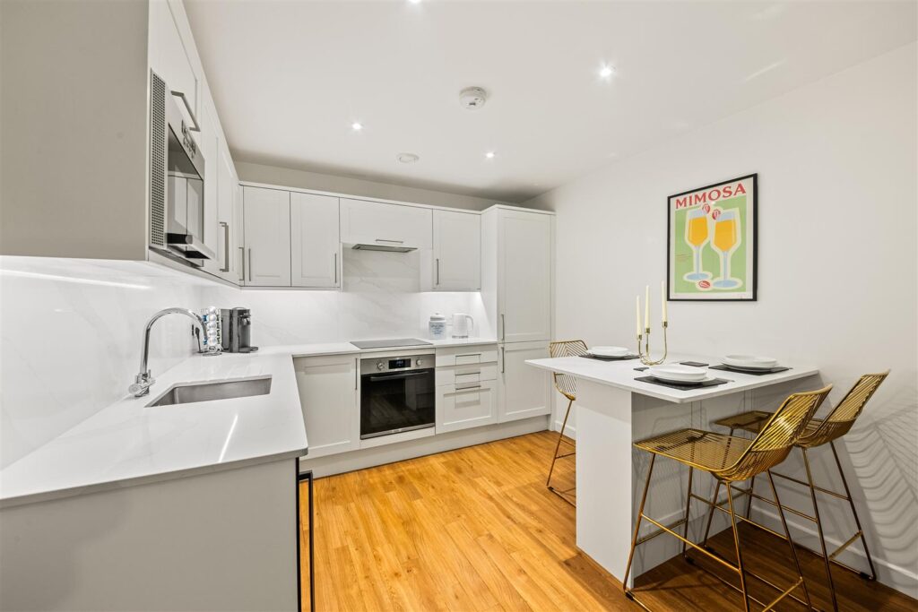 Flat 7 Glade Court Image