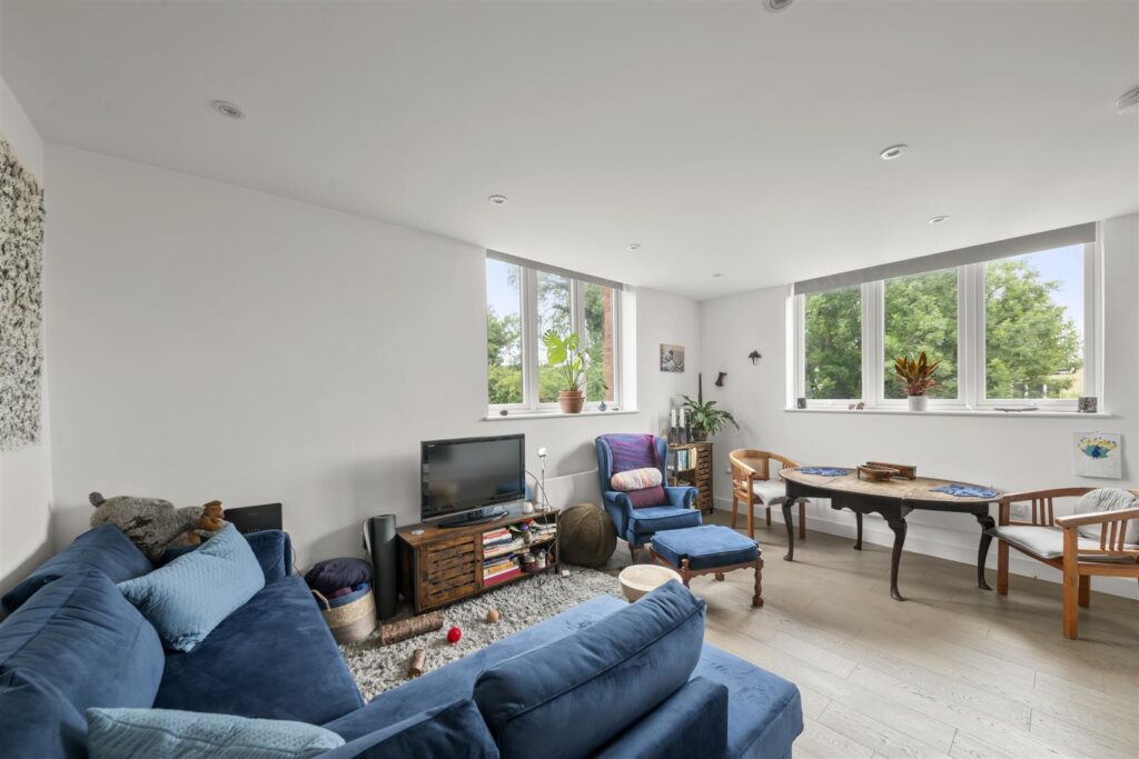 Flat 4 Madison Court Image
