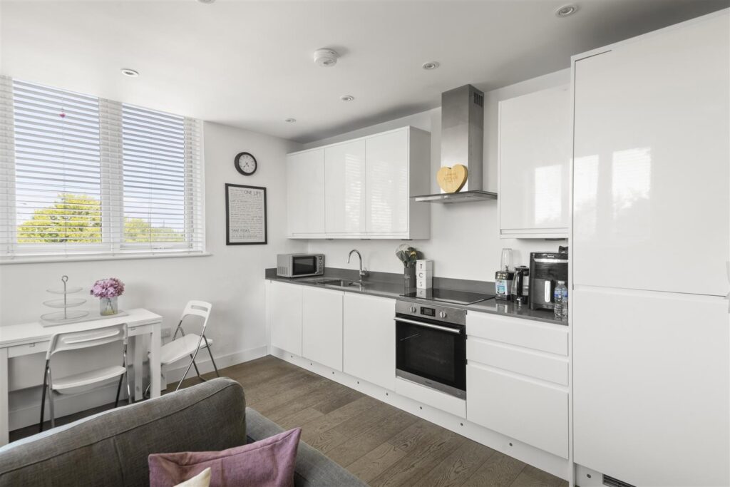 Flat 6 Madison Court Image