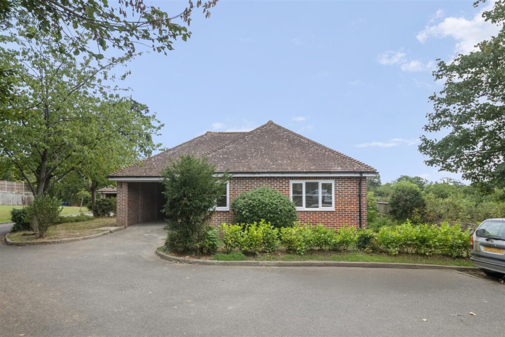 12 Manor Court Image
