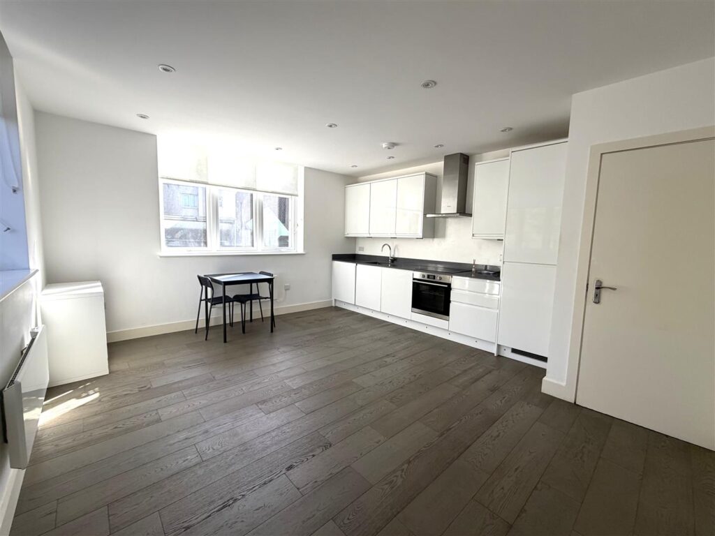 Flat 2 Madison Court Image