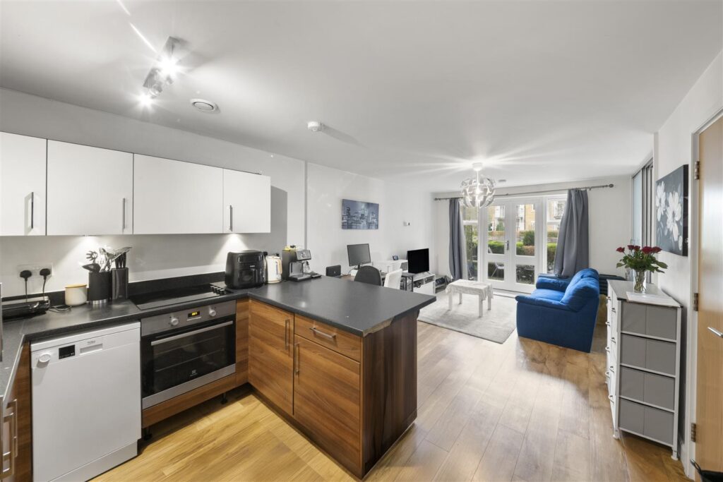 7 Cavendish House, 15 Image
