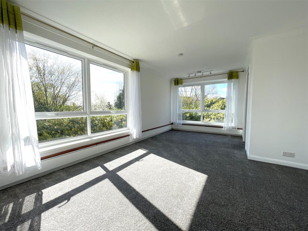 6 Heron Court Image