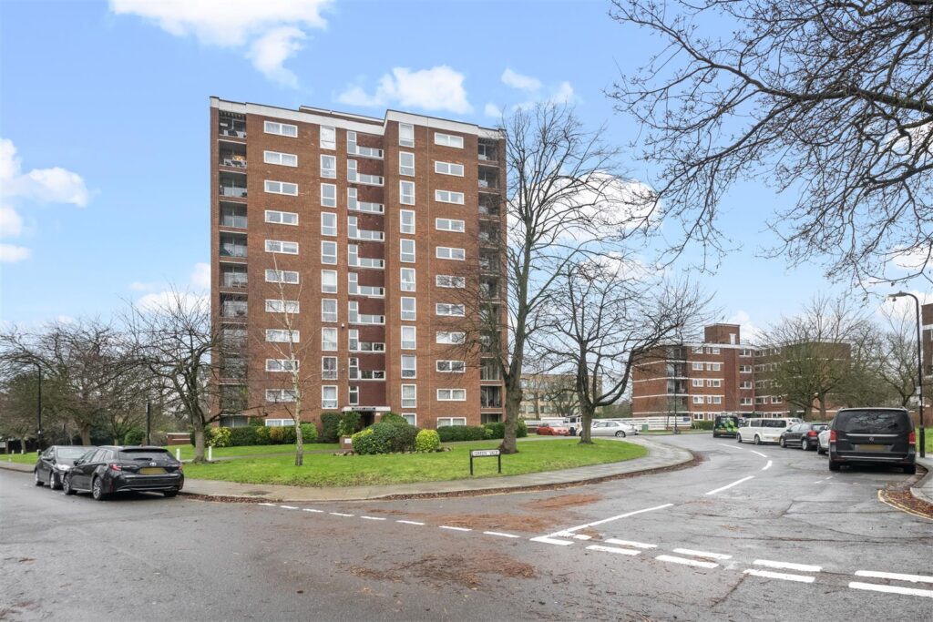Flat 33 Gilbert Court Image