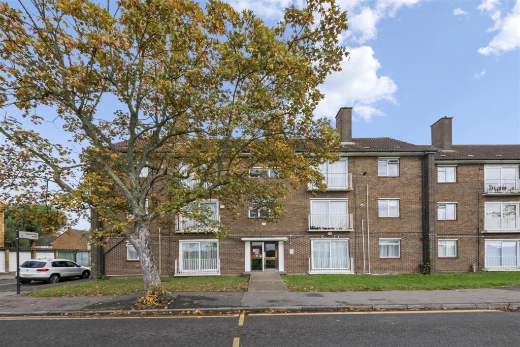 1 Greenway Court Image