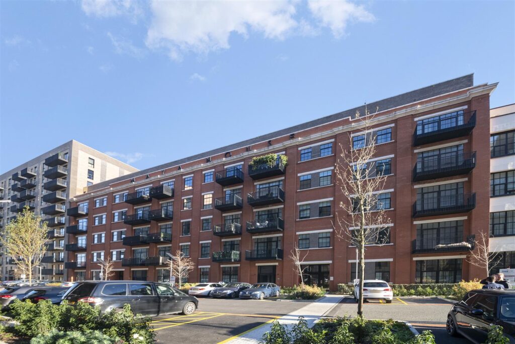 Flat 62, Maya House Image