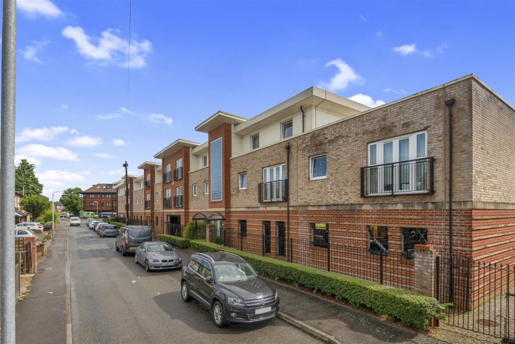 Flat 26, Connaught Heights Image