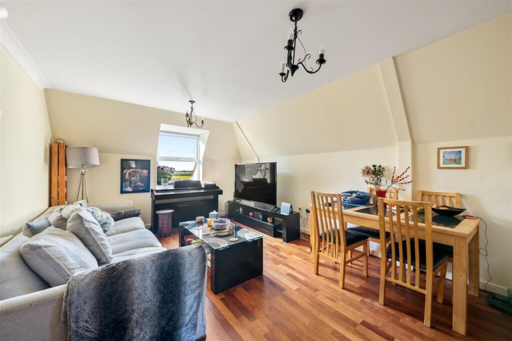 7 Westerley Court Image
