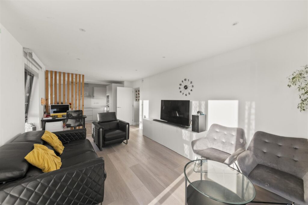 Flat 10 Kipling House, 573 Image